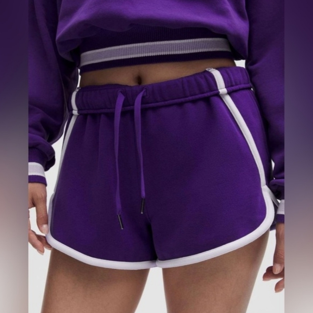 NWT Lululemon Scuba Mid-Rise Oversized Short 3" *Trim College Purple / Light